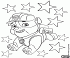 Štěně Paw Patrol Rubble je velmi šťastný, mezi hvězdami, které zdobí vánoční oslavy